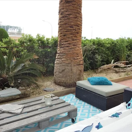 Apartment Vaneau 2br With Sea View, Garden Parking